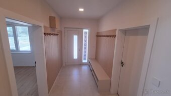 PRENÁJOM-kancelárie/salón s parkovaním hneď pri budove v KN - 2