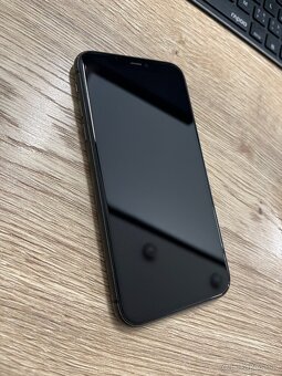 iPhone 11 64GB - 2