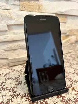 iPhone 8 – 64 GB – veľmi zachovalý – nová batéria - 2