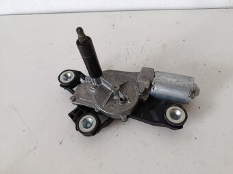 motorcek stieracov zadny ford focus bv6117k441aa 40€ - 2