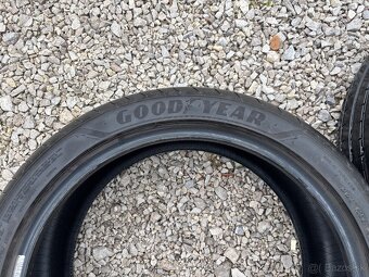 GoodYear 225/45r19 - 2