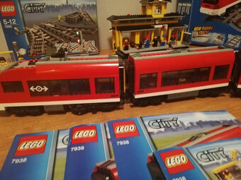 Lego 7938, 7997, 7499 a 7895 - séria City - Vlaková stanica - 2