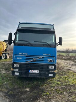 Volvo ťahač s návesom, Tatra 815 - 2