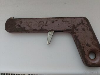 Stará kovová hračka Pištoľka - 2