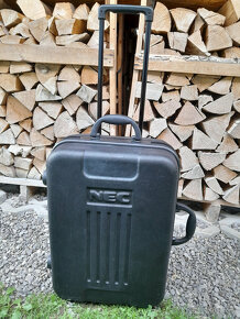 Zamykateľný kufor NEC - 2