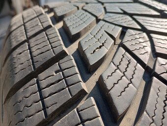 Predam 4ks pneu 215/65/r17 zimne 99V Goodyear - 2