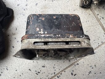 Zastava 750 , FIAT 600-regulator napatia ,regler - 2