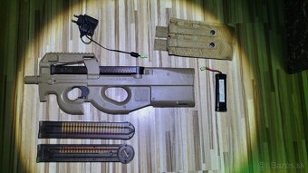 P90 hestal (dobrom stave ) + 3 zásobníky - 2