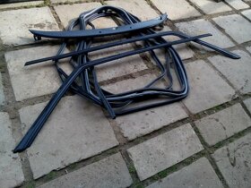 Predám Kapotu,Plast Torpédo,Lišty,Kédre felicia 1,3mpi - 2