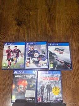 Ps4 408Gb + ovládač + Minecraft + Fifa15 + Nhl17… - 2