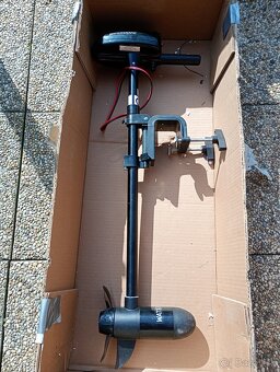 Predám Watersnake motor 18lbs/12v . - 2