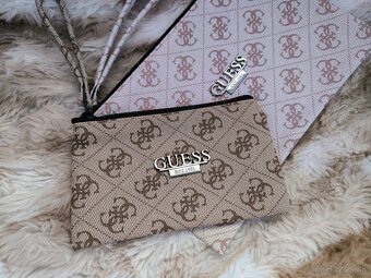 Kozmetická taška + kľúčenka Guess - 2