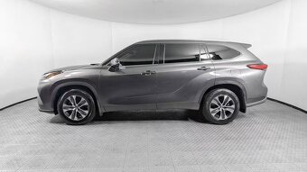 2021 TOYOTA HIGHLANDER XLE AWD 3.5V6 - 2