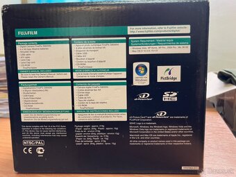 FUJIFILM FINEPIX S8000fd - 2