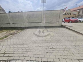 Parkovacie státie v centre mesta Komárno na prenájom - 2