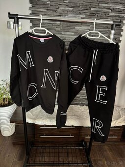 Čierne súpravy Moncler muž a žena - 2