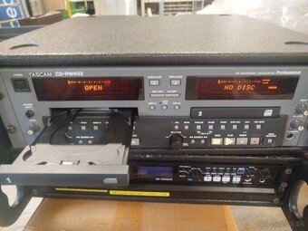 Predám CD rekordér Tascam CD RW402 - 2