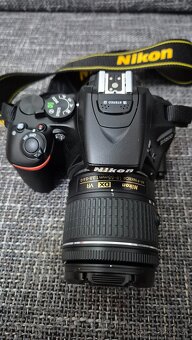 Nikon D5600 s objektívom - 2