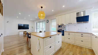 NA PREDAJ Moderný 4-izbový rodinný dom v tichej lokalite. - 2