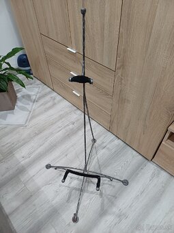 Stojan na gitaru - 2