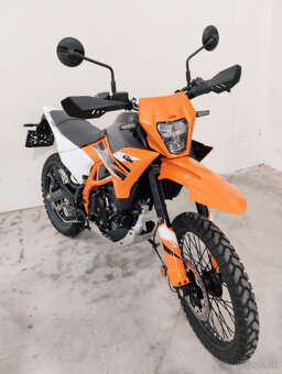 KTM 125 ENDURO R ORANGE 2025 (DEMO odo 100km) - 2