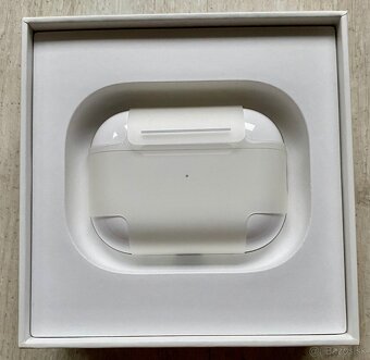 Apple AirPods Pro 2 (2nd generation) Lightning port case - 2