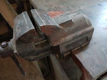 Pracovný stôl do dielne so zverákom - 2