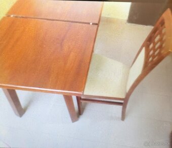 Stôl a 4 stoličky - 2