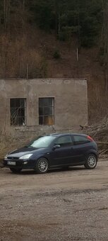 Ford FOCUS 2.0i 16v Sport - 2