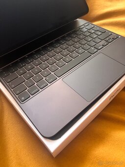 iPad pro 13 inCh 256 gb wifi + cellular PLUS prislusentvo - 2