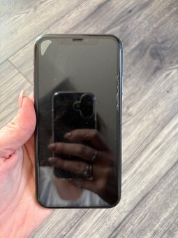 Predám IPhone 11 64gb - 2