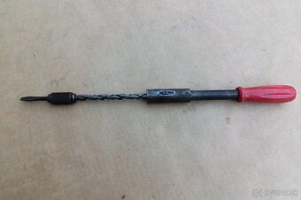 Rôzne staré retro náradie . - 2