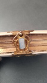 Starý vreckový modlitebný spevník 1896, svietnik - 2