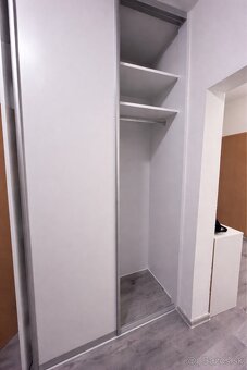 Vstavaná skriňa - 2