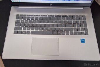 HP laptop 17 17.3" velky display - 2