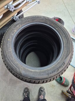 215/55 r17 Yokohama Bluearth - 2
