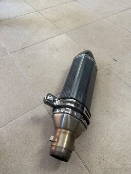 Predam ladeny vyfuk Akrapovic - 2