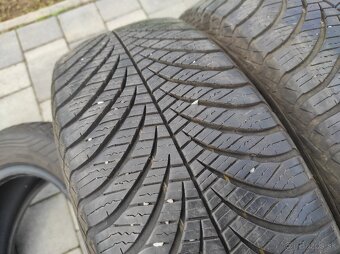 Celoročné pneu 185/60R15 Goodyear 4ks - 2