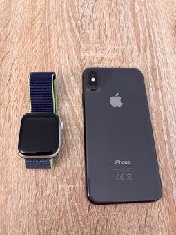 iPhone XS a Apple Watch SE - 2