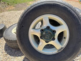 Pneu s diskami 235/75 R15 - 2