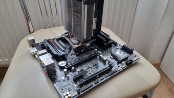 Aorus mb. s cpu ryzen 5 2600 6 core processor s chladičom. - 2