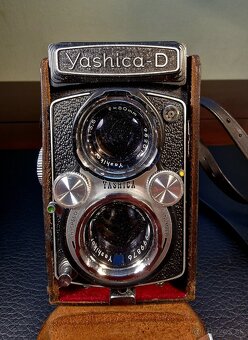 Yashica D - 2