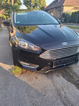 Ford focus hatchback Titanium - 2