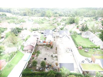 Slnečný stavebný pozemok 679 m² – Dobrohošť, LEN 15 km od Br - 2