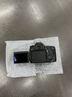 Zrkadlovka Cannon EOS 70D - 2