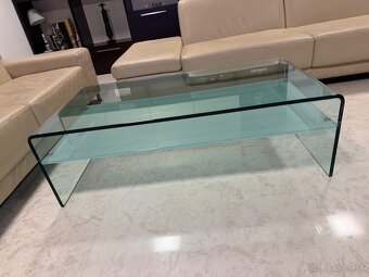 Skleneny konferecny stolik - 2