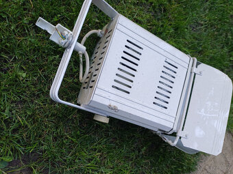 Lival 150W svetlo s clonami - 2