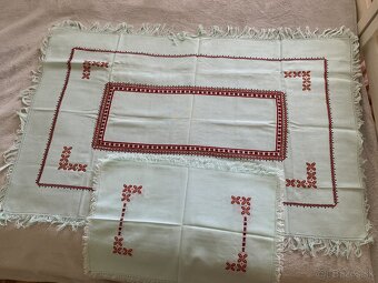 Vyšívané obrusy po babke - 2