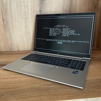 HP EliteBook 860 G10 TOUCH/ +záruka - 2