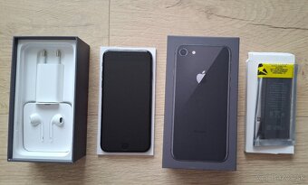 iPhone 8 64GB (+ NOVÁ BATÉRIA) - 2
